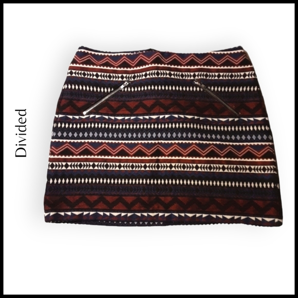 H&M Dresses & Skirts - Divided skirt